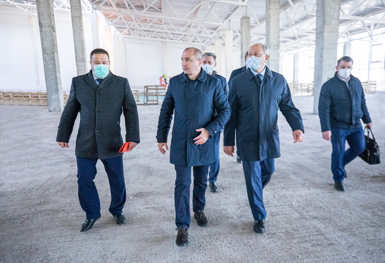 Губернатор Саратовской области посетил строительство фабрики мороженого «Белая Долина»