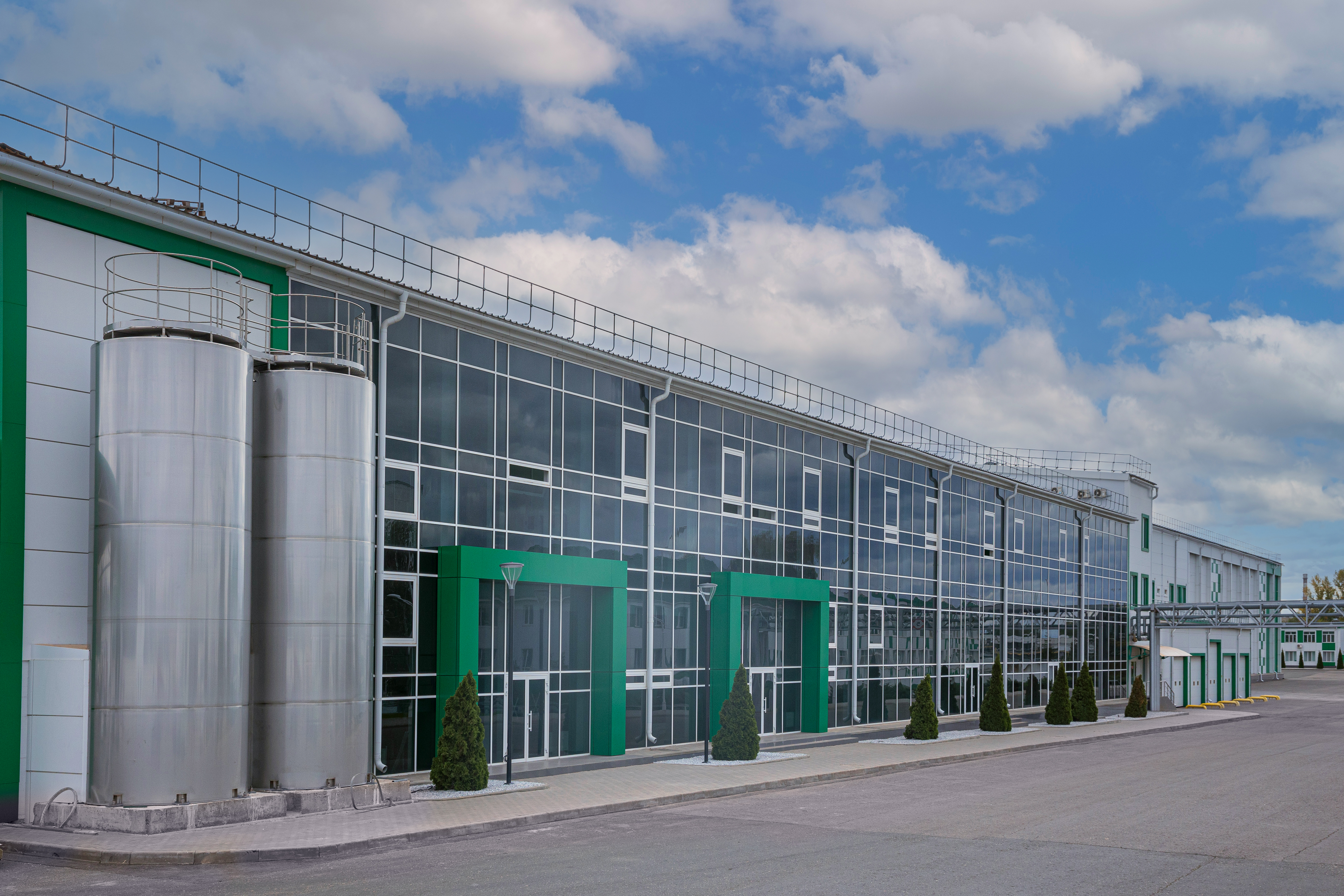 Готовится к открытию одна из крупнейших в России фабрик мороженого «Белая Долина»