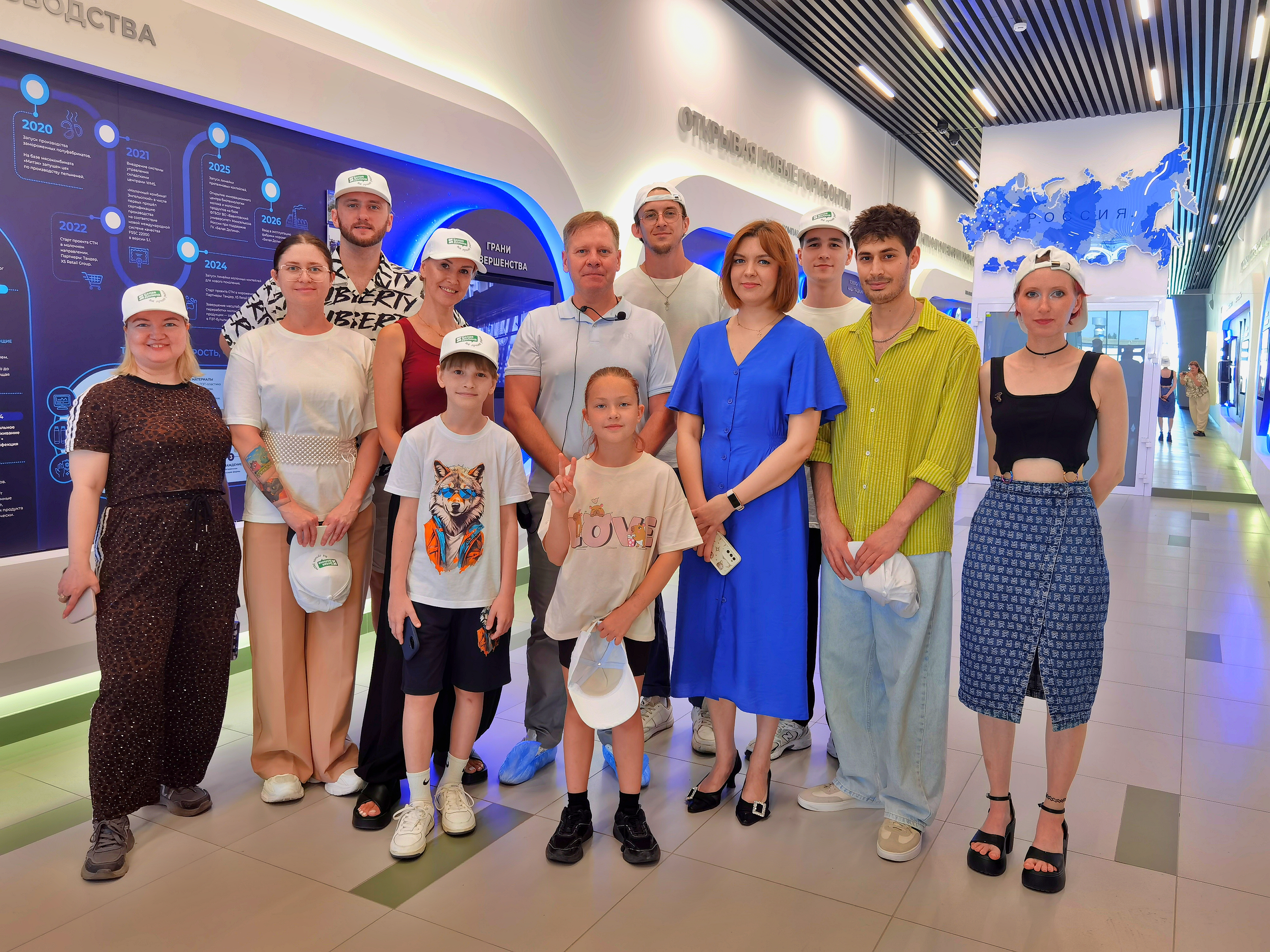 Блогеры Саратова посетили фабрику мороженого «Белая Долина»
