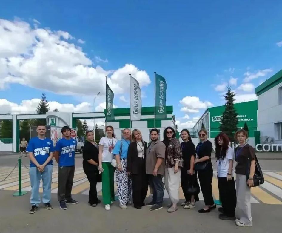 Активисты Энгельсского района побывали на промышленной экскурсии в «Белой Долине»